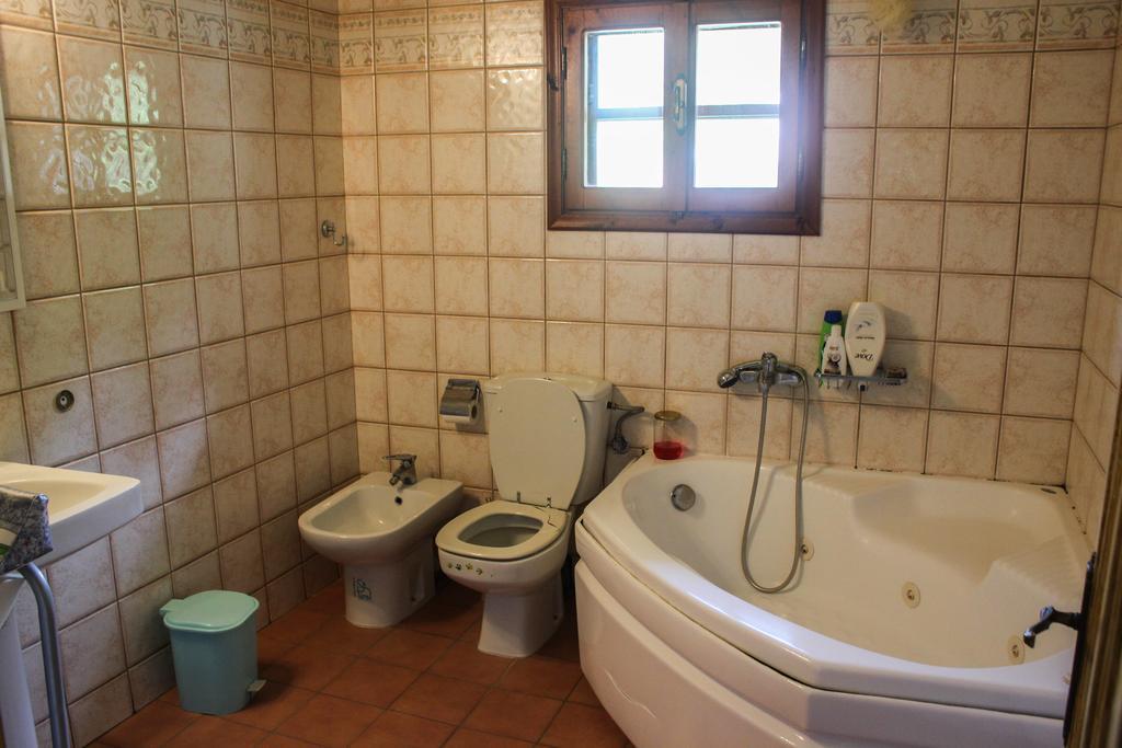 Doctors' House Mikros Prinos Villa Rum bild